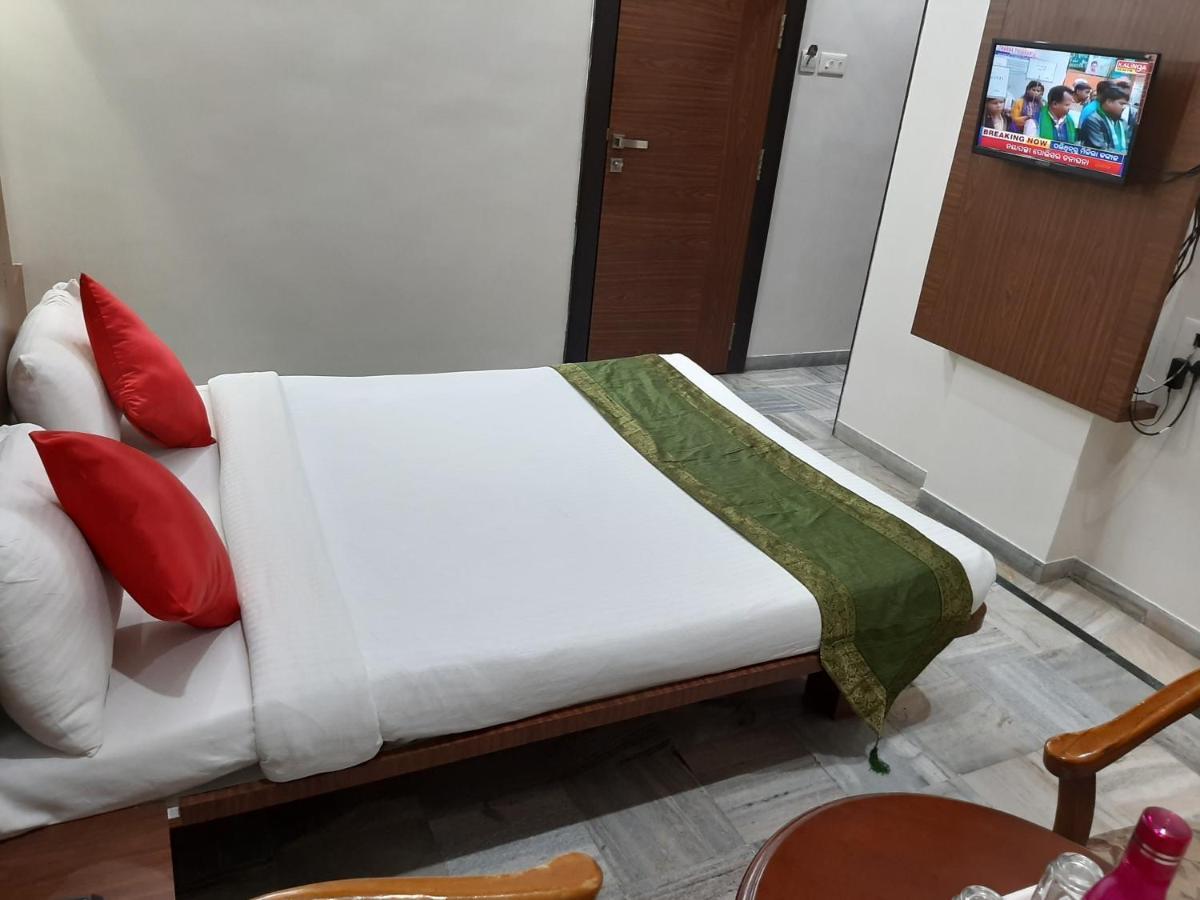 City Palace Hotel होटल सिटी पैलेस Насик Экстерьер фото
