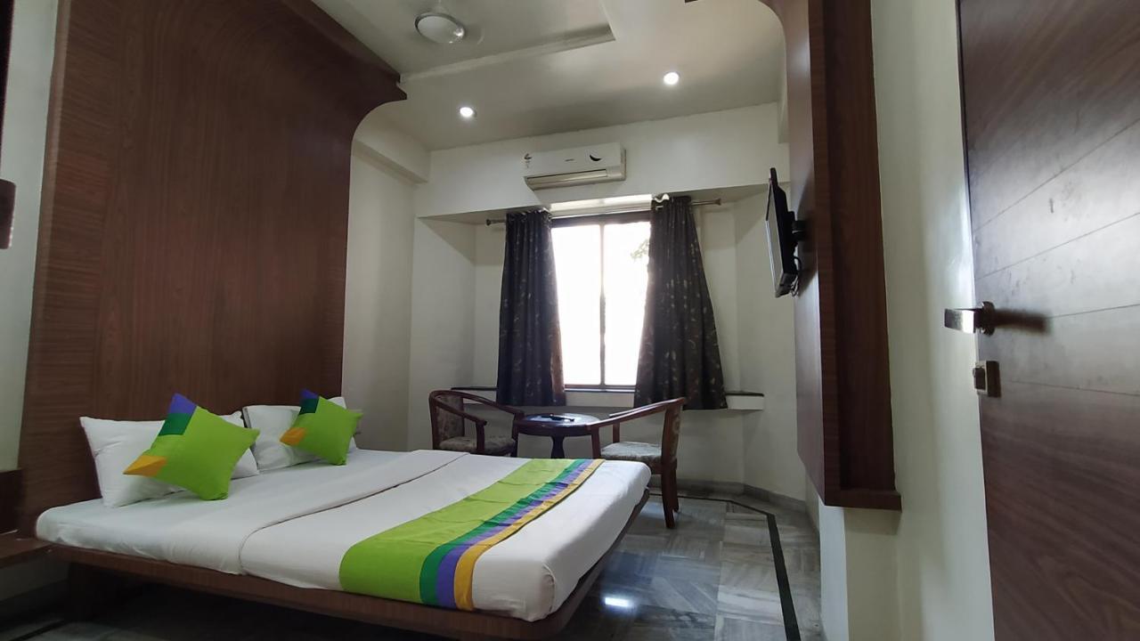 City Palace Hotel होटल सिटी पैलेस Насик Экстерьер фото