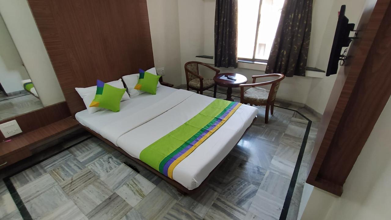 City Palace Hotel होटल सिटी पैलेस Насик Экстерьер фото