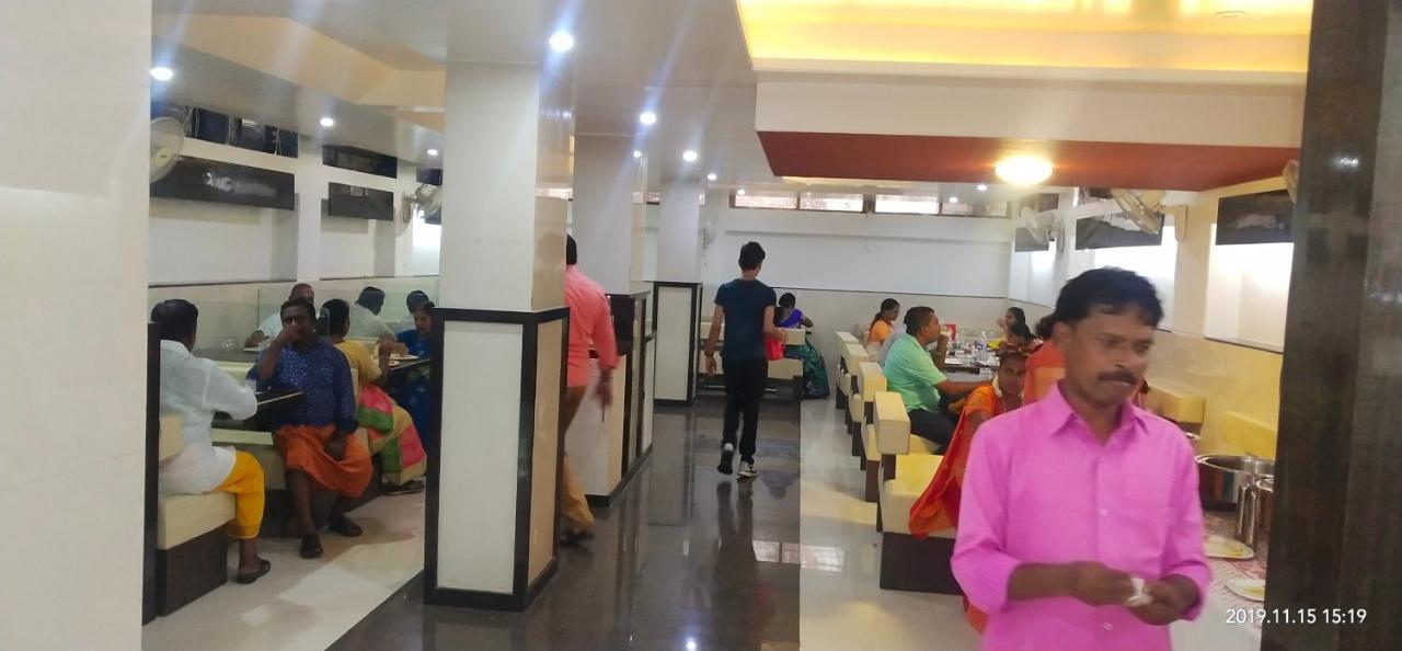City Palace Hotel होटल सिटी पैलेस Насик Экстерьер фото